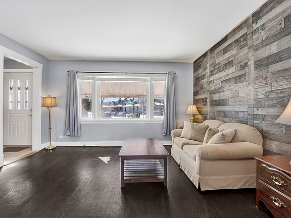 2nd image of 5942 W Thorndale Ave