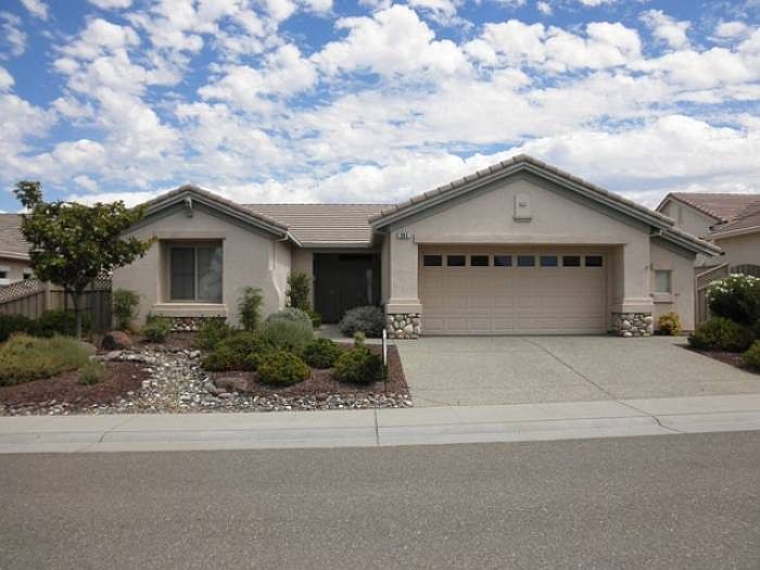 Super Curb Appeal!