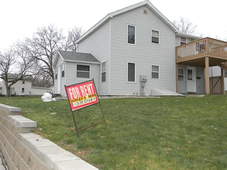 636 E Grand River Ave — Photo 16