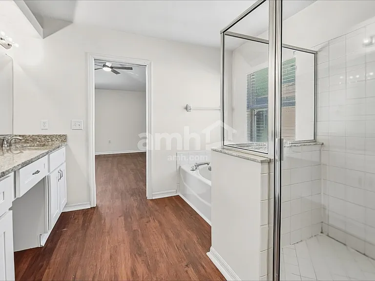 1443 Baythorn Dr — Photo 11