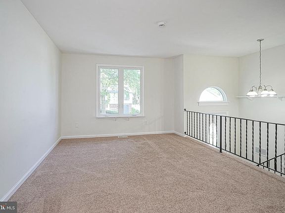 4th image of 2410 Shelley Ln