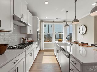 6015 Towering Oaks Dr, Charlotte, NC 28205