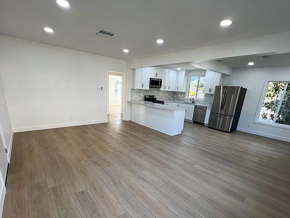 3rd image of 1037 W Glenoaks Blvd #1037