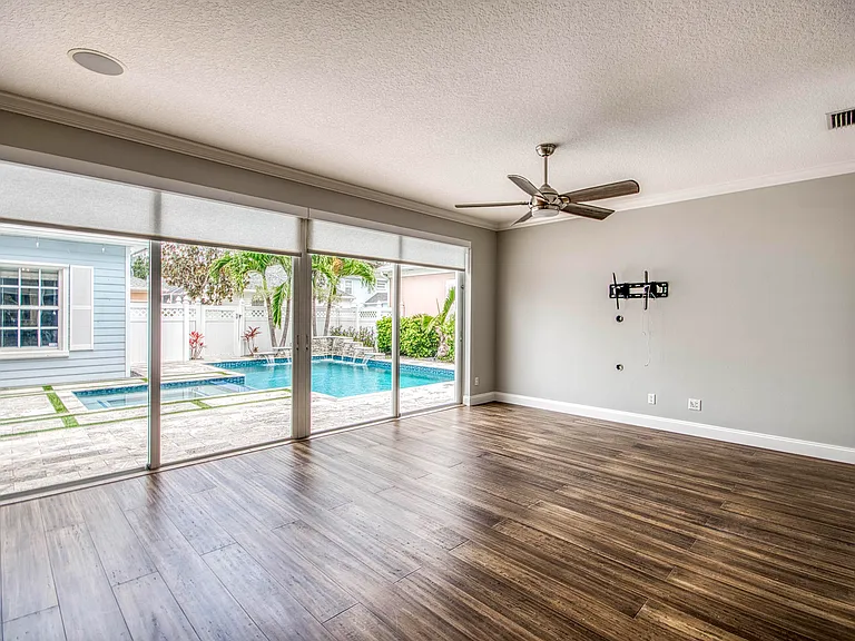 240 Poinciana Dr — Photo 9
