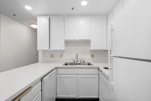 Diplomat Apartments Photo 1