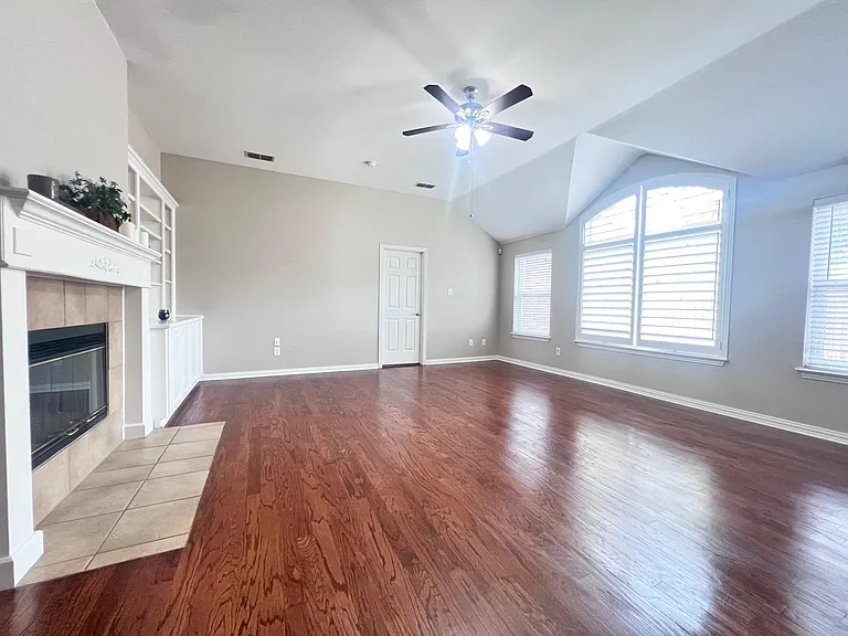 5917 Colby Dr — Photo 7