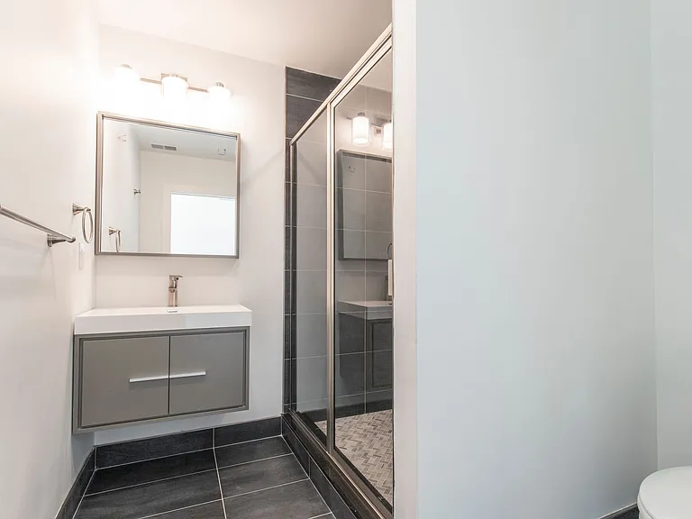 2404 Master St #2 — Photo 6