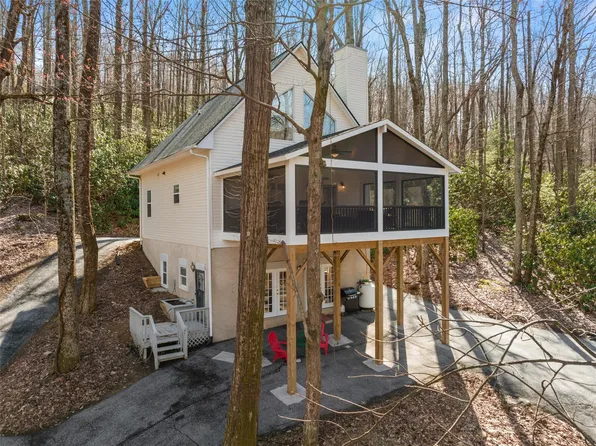 772 Haven Dr, Saluda, NC 28773