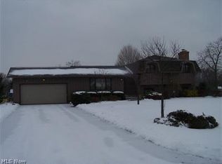 2915 Northview Dr, Uniontown, OH 44685