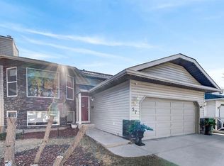 57 N Shannon Cir SW, Calgary, AB T2Y2K4