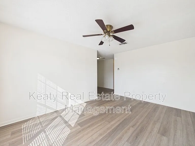 110C Country Ln — Photo 6