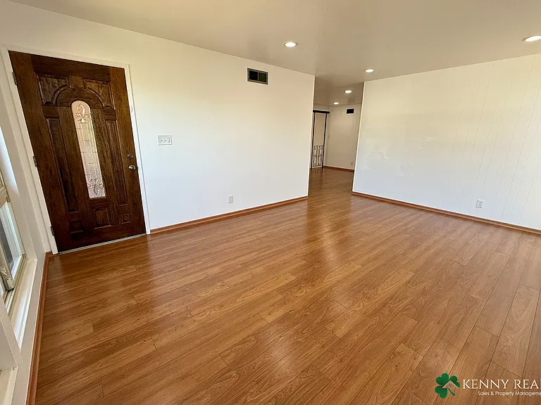 2504 Tipperary Ave — Photo 2