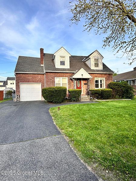 3rd image of 2 Birchwood Avenue