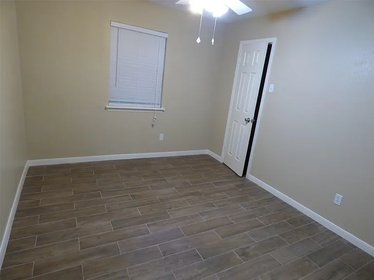 1242 Park Ln — Photo 10