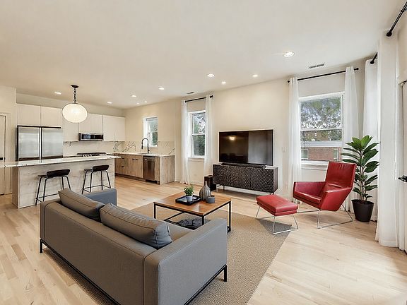 3rd image of 3132 W North Ave APT 2