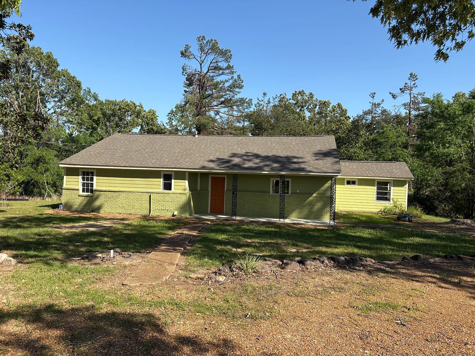 3 bed, 1971 sqft, $2,200 — Photo 1
