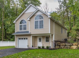 17 Bell Ct, Landing, NJ 07850