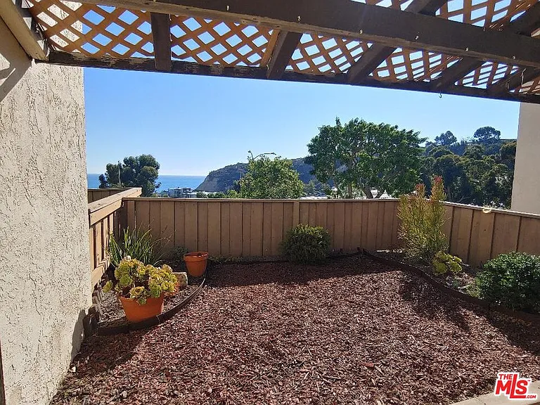 23918 De Ville Way #B — Photo 50