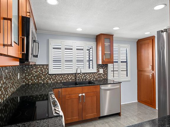 5th image of 1411 Robinson Ave APT 14