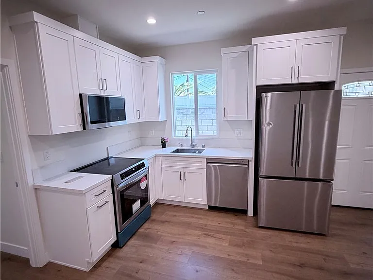 8146 Vantage Ave — Photo 3