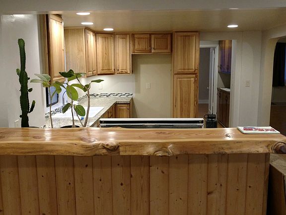 Kitchen bar 