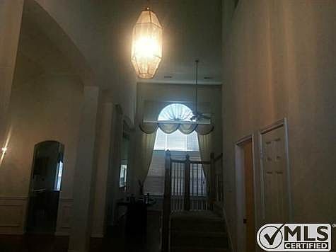 3rd image of 419 Lindsey Ln