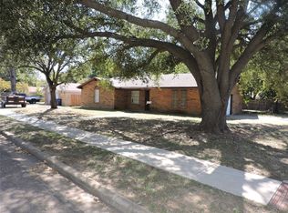 629 NW Sandra Ln, Burleson, TX 76028