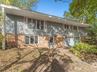 212 Cherita Dr, Chaska, MN 55318