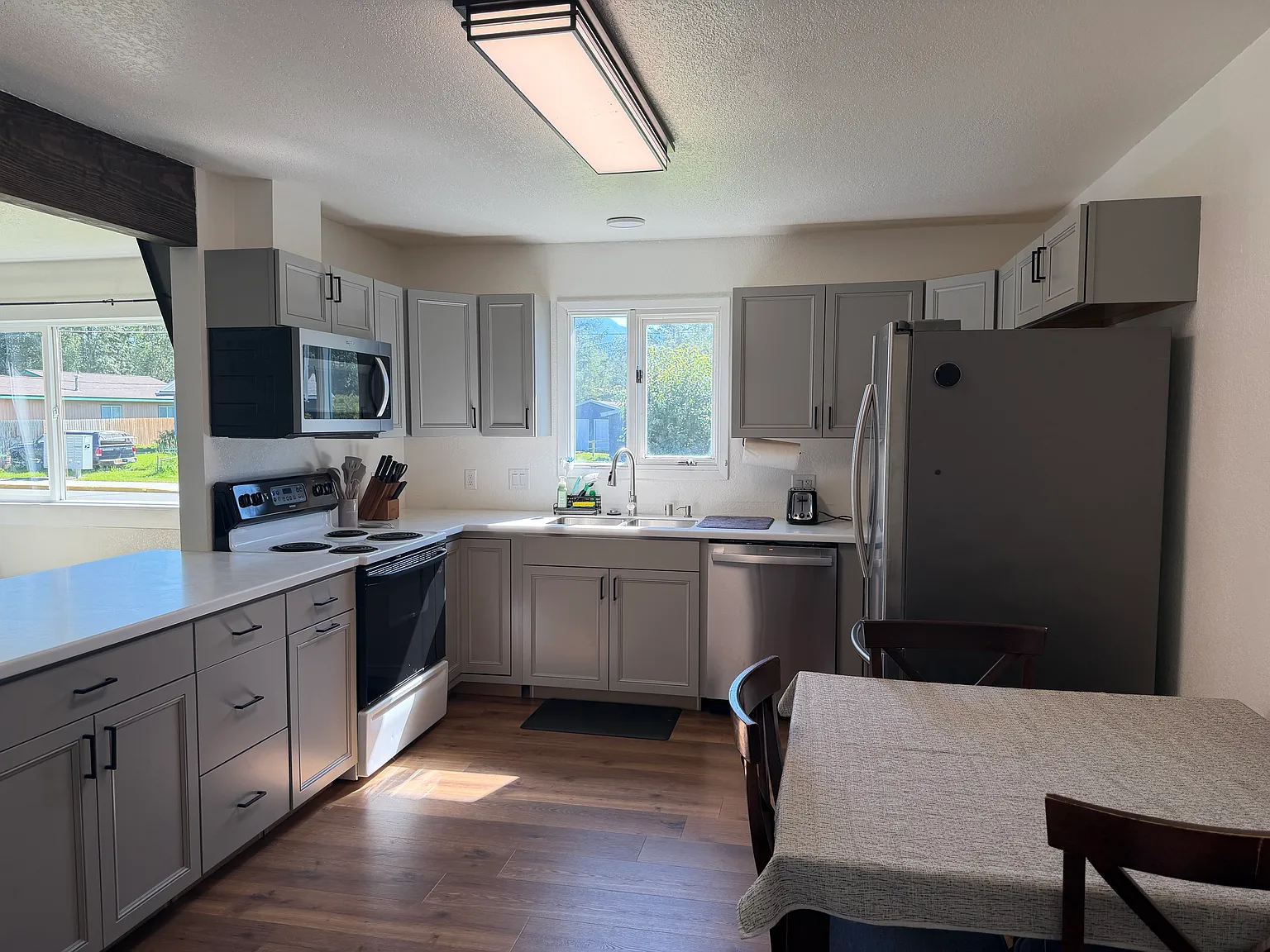 3 bed, 960 sqft, $2,800 — Photo 4