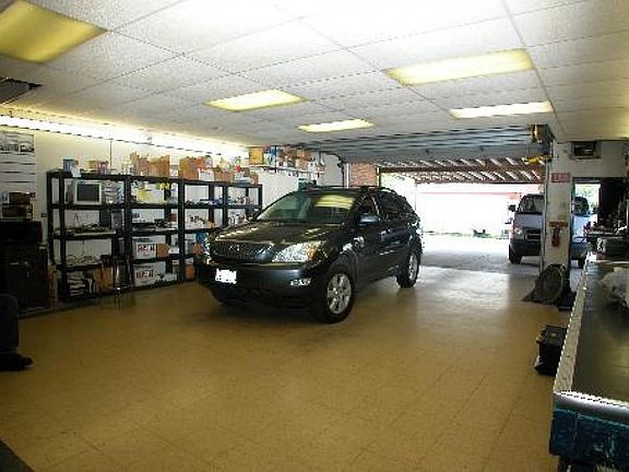 4th image of 3051 W 87th St
