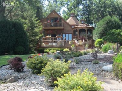 10485 Lake Shore Dr, Fenton, MI, 48430