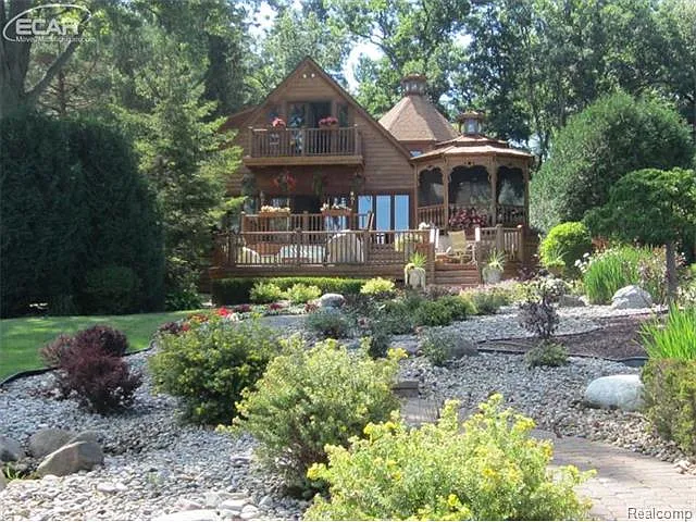10485 Lake Shore Dr photo 1