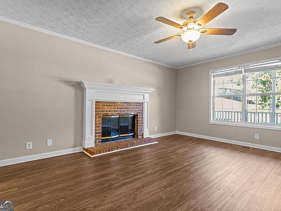 4th image of 424 Spring Falls Dr