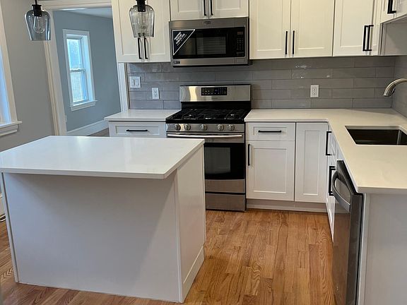 2nd image of 66 Lake St #66
