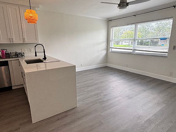 3rd image of 800 40th Ave NE