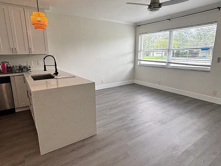 800 40th Ave NE — Photo 3
