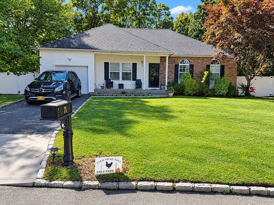75 Chardonnay Dr