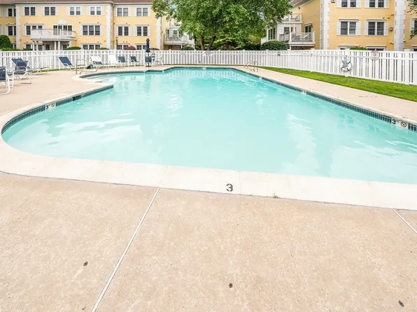 1 Riverview Blvd APT 8-212, Methuen, MA 01844