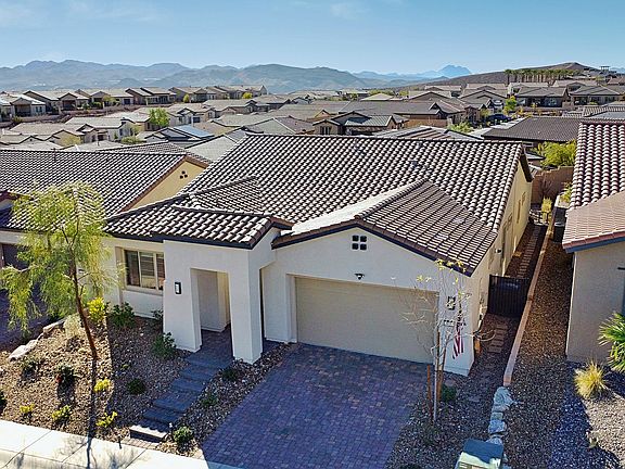 2nd image of 43 Autumn Palm Ave