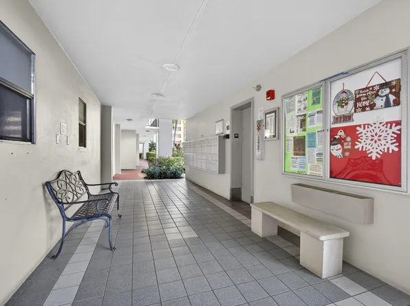 3590 Via Poinciana #202, Lake Worth, FL 33467