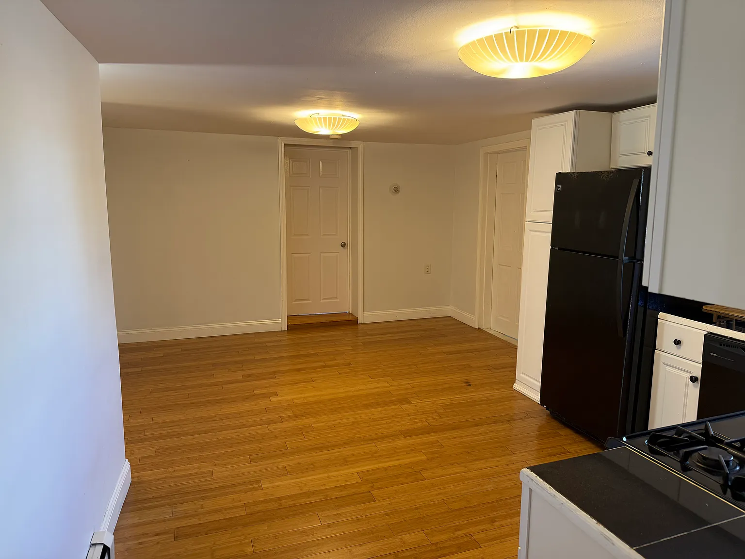 3 bed, 950 sqft, $2,800 — Photo 2