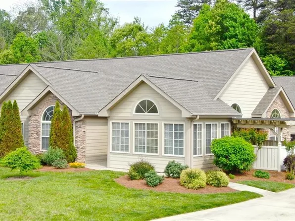 4271 Plantation Ridge Ln, Greensboro, NC 27409