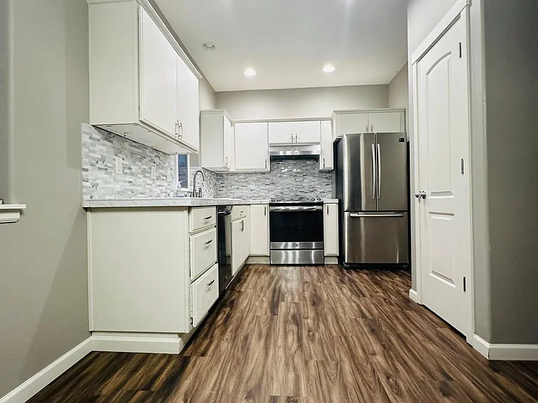 433 S Main St — Photo 3