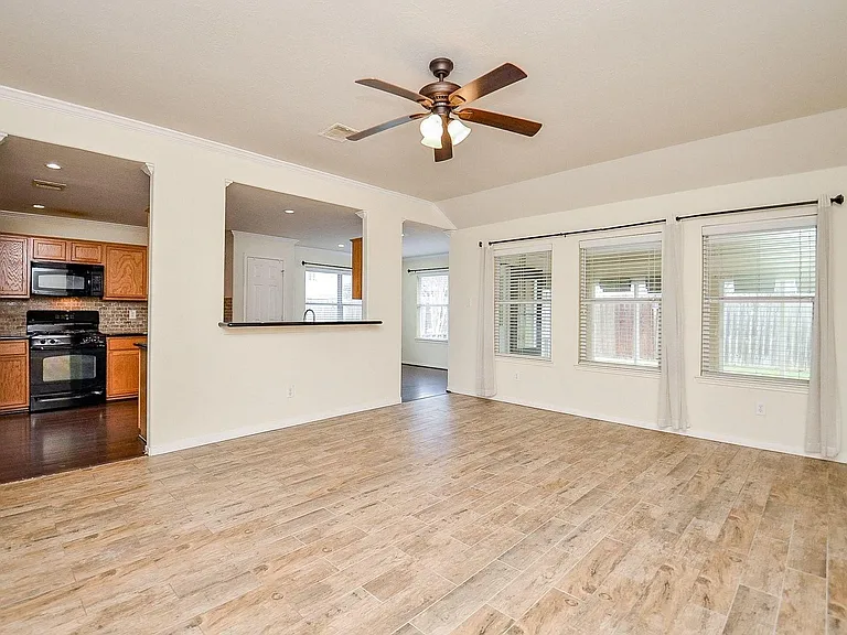24718 Cobble Canyon Ln — Photo 7