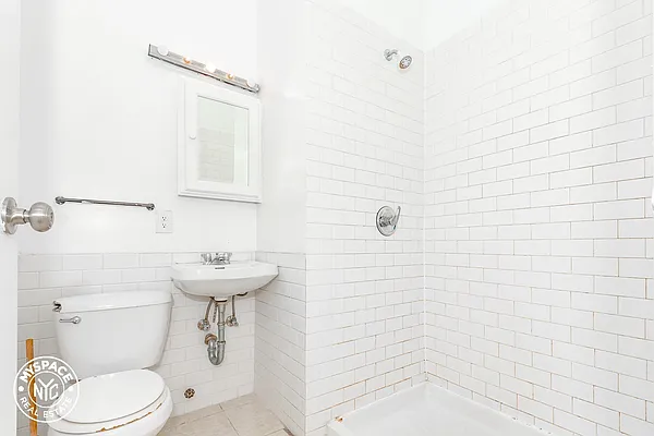 Rented by MySpaceNYC | media 25