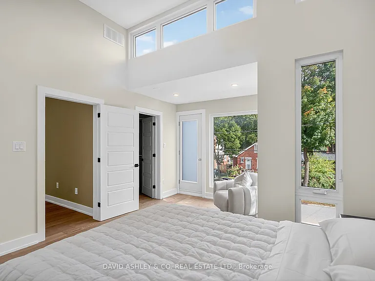 612 W Tweedsmuir Ave #MAIN — Photo 15