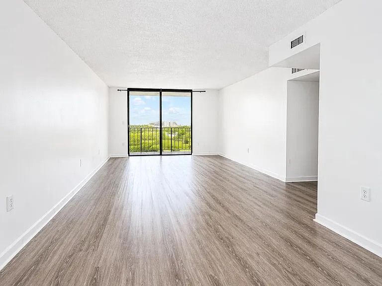 9682 Fontainebleau Blvd #603 — Photo 2