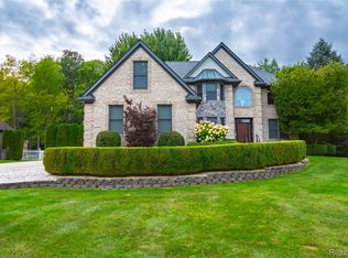 5429 Shorewood Dr, Fort Gratiot, MI 48059