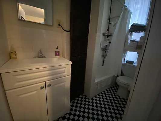 Rented by One New York Realty Inc | media 84