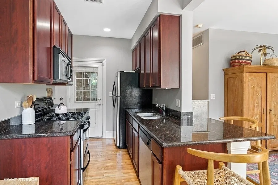 1 bed, 1.0 bath, $1,695 — Photo 4